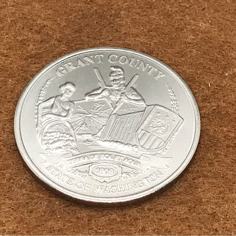 1989 Washington centennial celebrating Grant County. Nice uncirculated condition